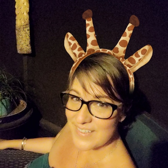 Meet your Posher, Emily - Picture 3 of 4